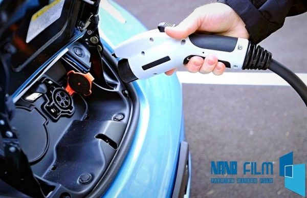 dán phim cách nhiệt kính lái giúp tiết kiệm năng lượng